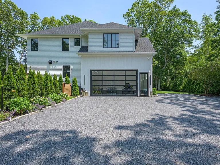 779 Noyack Rd — Photo 3