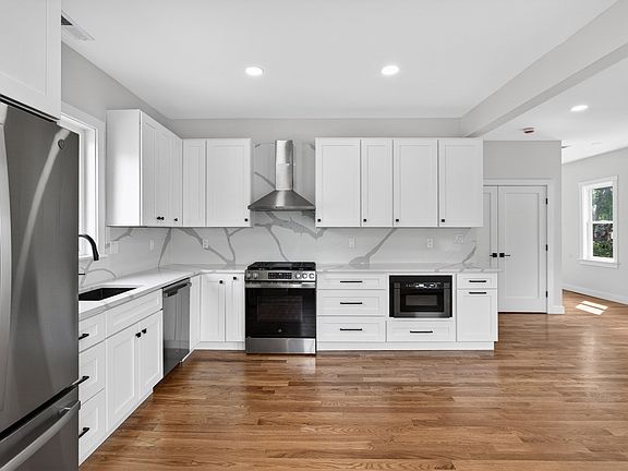 4th image of 21 Hutchinson St #2