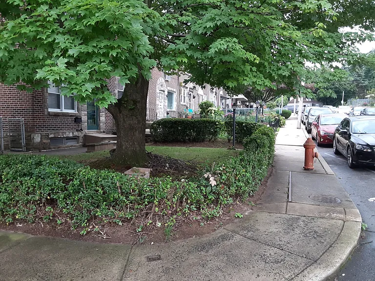 Newtown Ave — Photo 1