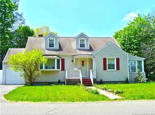 10 Pilgrim Rd, Bridgeport, CT 06610
