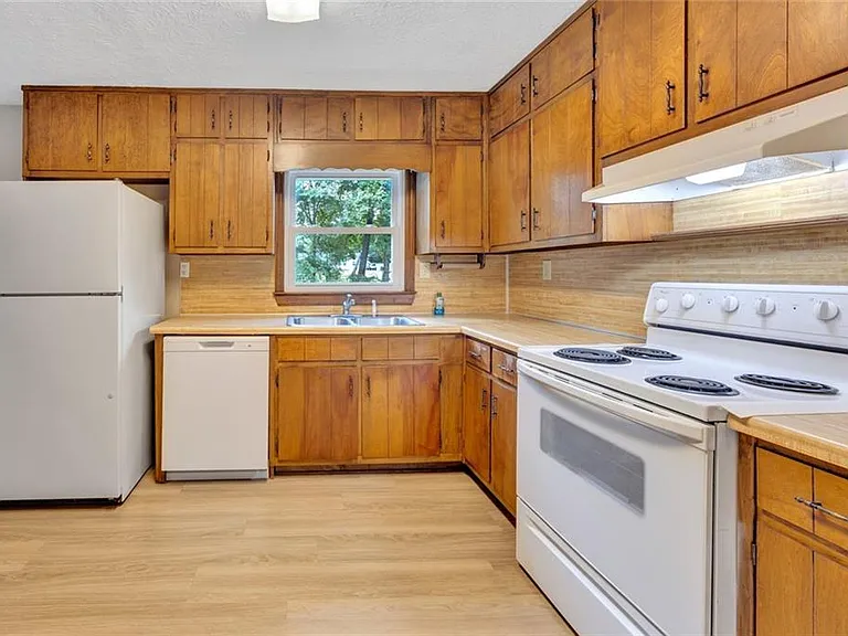 905 Rambling Rose Ct NW — Photo 8