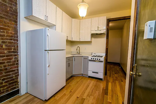 Rented by Nooklyn NYC LLC | media 46