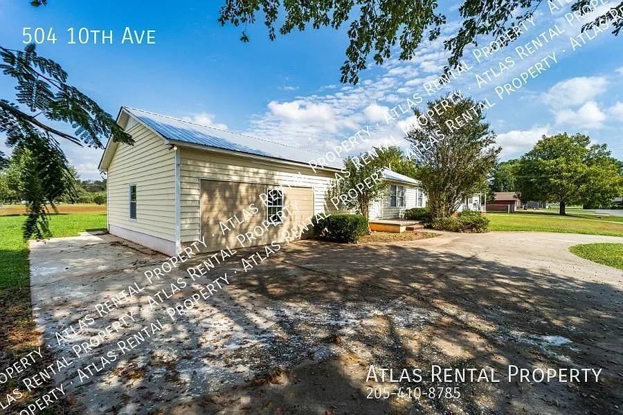 4 Bedroom Beauty!! — Photo 2