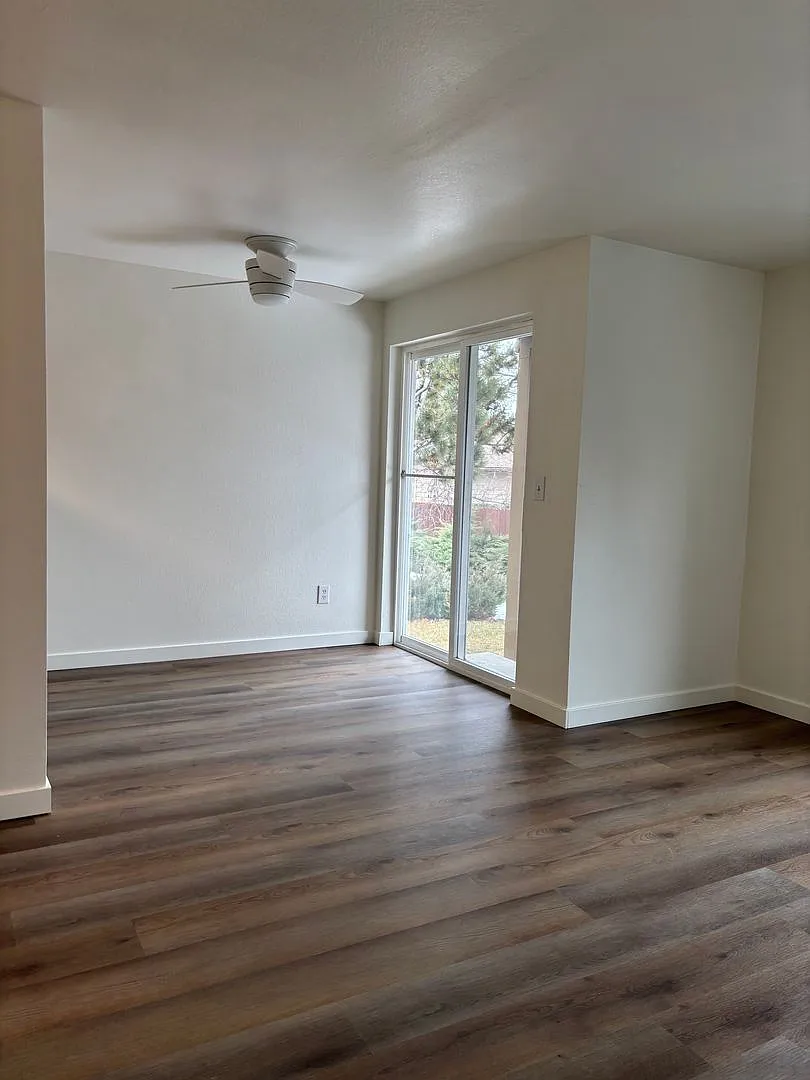 Building Photo - 2784 NE Mesa Ct