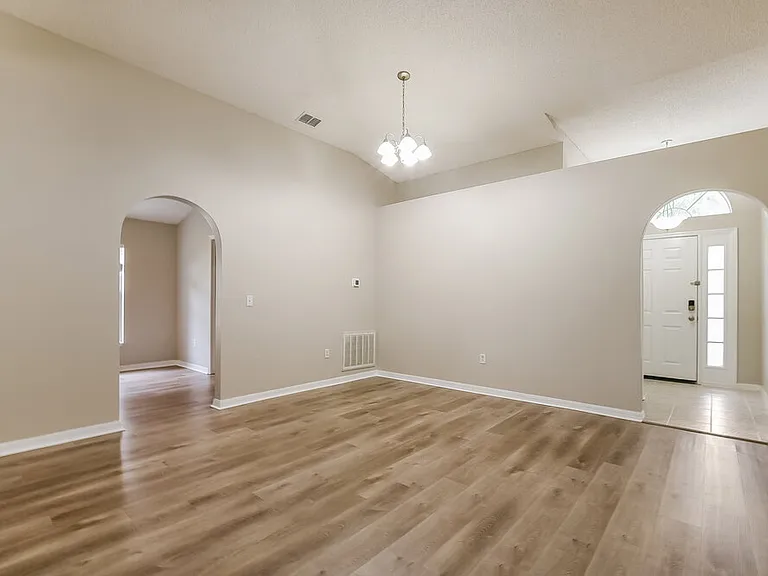 932 Vanderbilt Dr — Photo 6