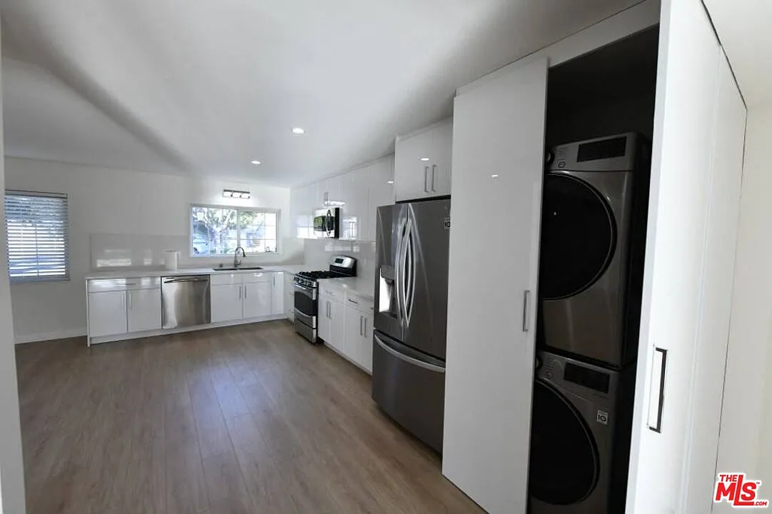 4 bed, 2.0 bath, 1612 sqft, $3,690 — Photo 4