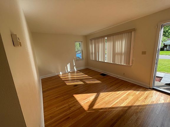 4th image of 502 Kewanna Dr