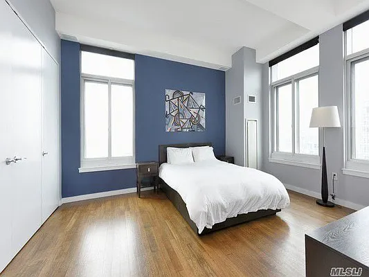 Sold by Daniel Gale Sotheby's International Realty | media 7