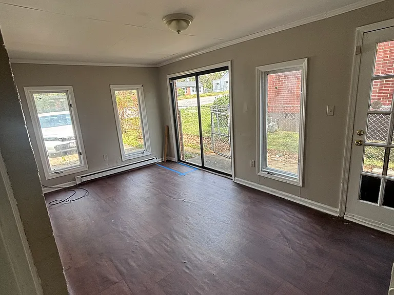340 Guilford St — Photo 4