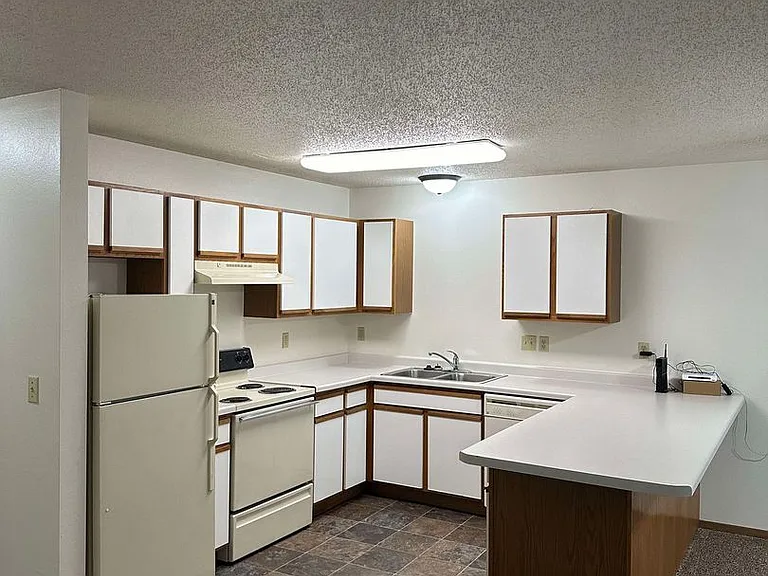 Dakota E & W Apartments — Photo 30