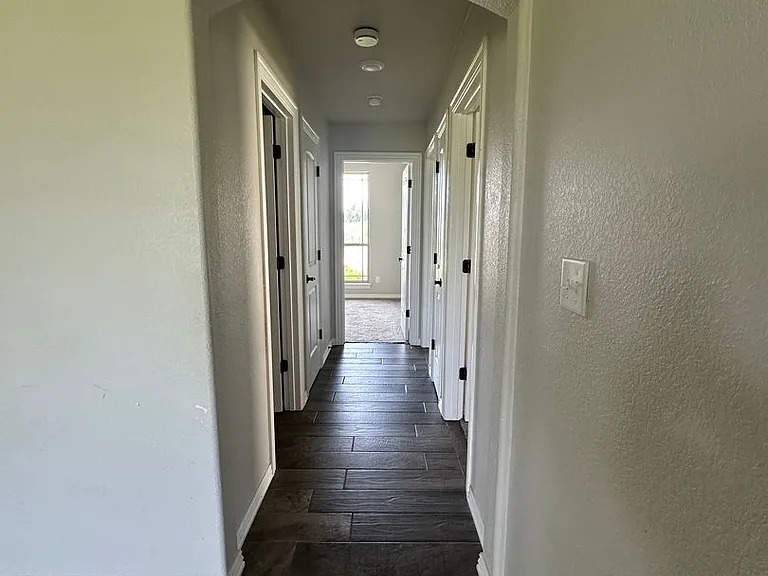 1505 Northridge Dr E — Photo 17