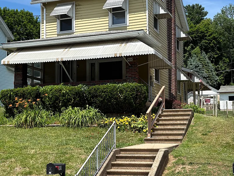 409 Centre St — Photo 1