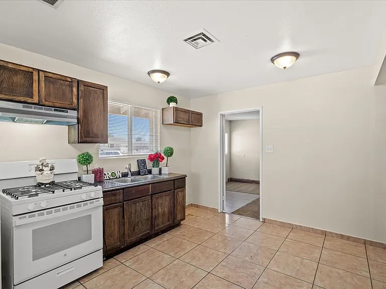 3421 E Twining Ave — Photo 8