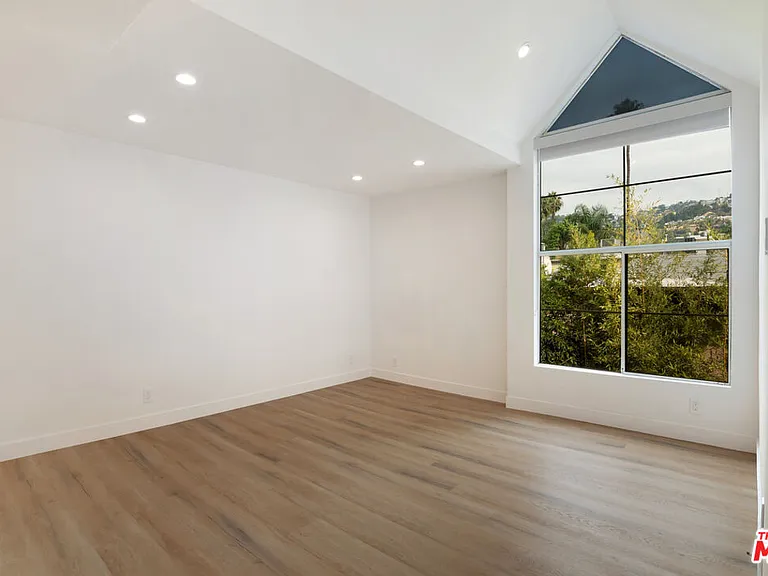 824 Westmount Dr #2 — Photo 11