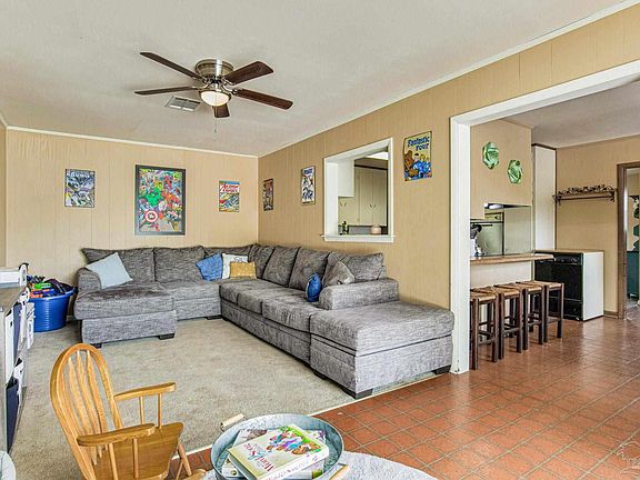 3rd image of 6811 White Oak Dr