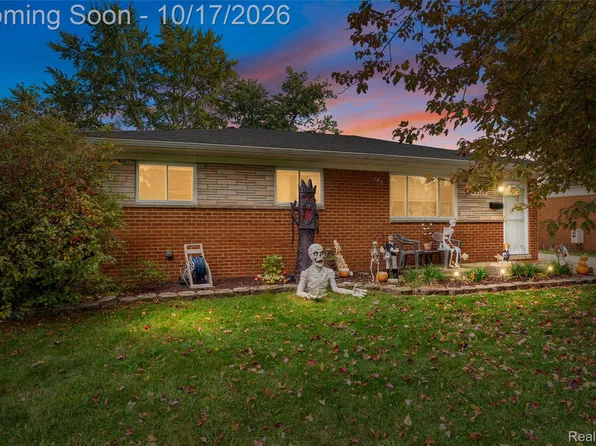 39120 Poinciana Dr, Sterling Heights, MI 48313