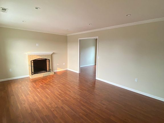3rd image of 507 Del Mar Ave