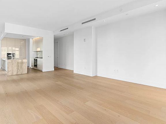 5th image of 15 W 61st St #27A