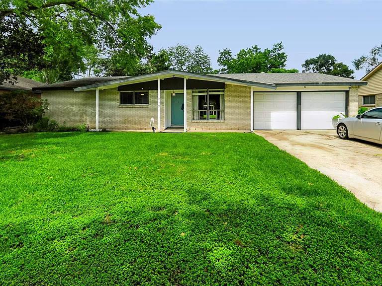 11930 Ashcroft Dr — Photo 3