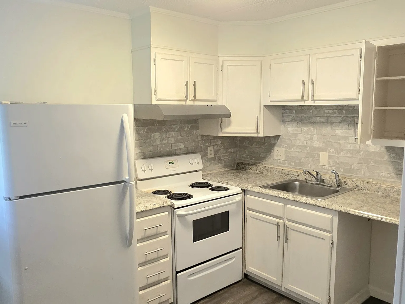 2 bed, 580 sqft, $1,300 — Photo 3