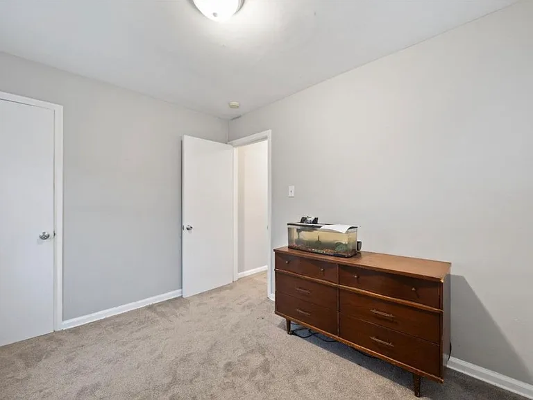 24933 Valley Ave — Photo 11