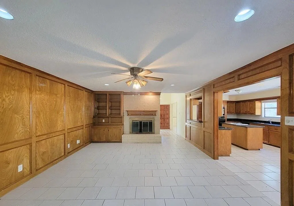 4 bed, 3.5 bath, 2602 sqft, $1,995 — Photo 2