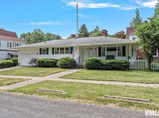 1237 Parnassus Pl, Jacksonville, IL 62650