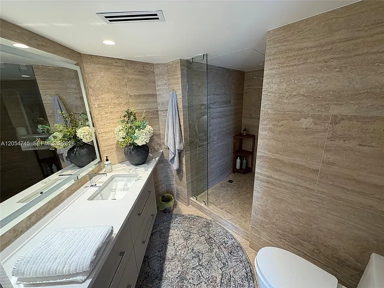 16425 Collins Ave #OS18A — Photo 19