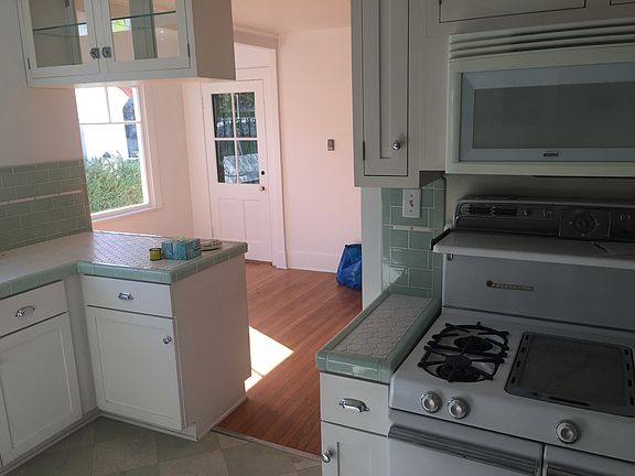 4th image of 4052 Lincoln Ave