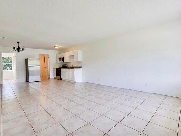 5th image of 5112 La Salle Street