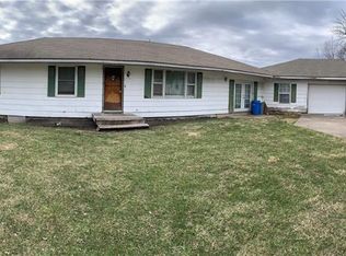 105 E Hamilton St, Winston, MO 64689