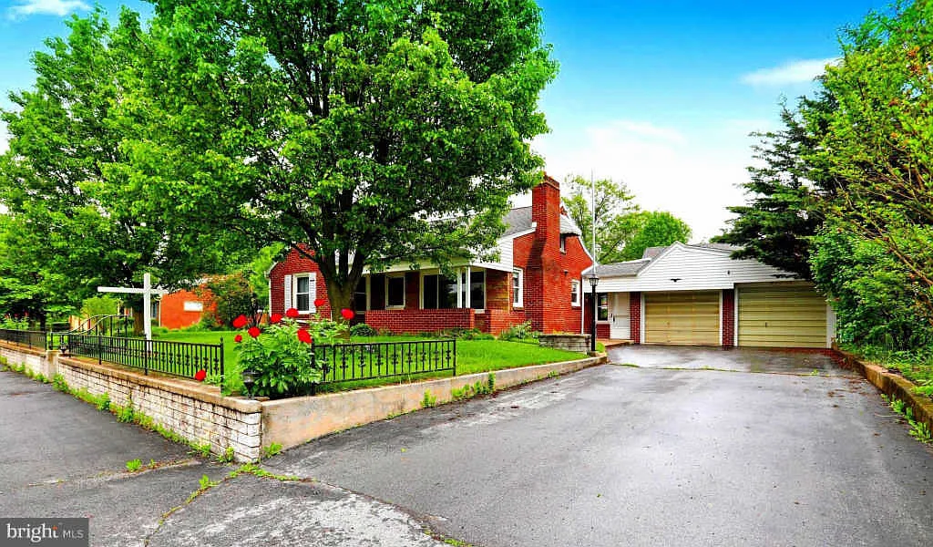 14003 Weaver Ave photo 1