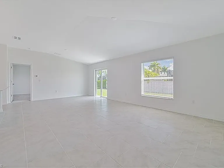 2901 NW 18th Pl — Photo 18