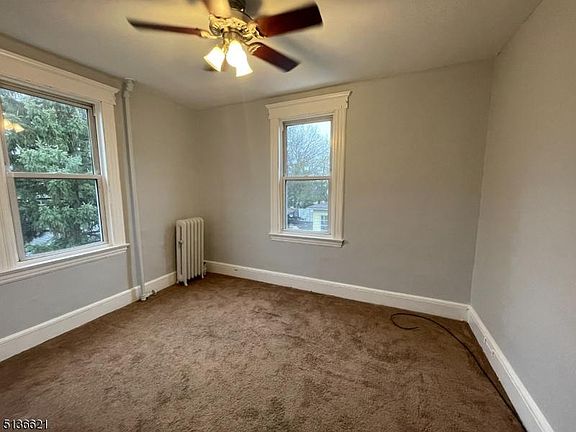 5th image of 193 Hoover Ave Floor 1