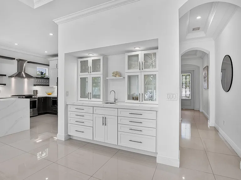 500 NE Wavecrest Way — Photo 17