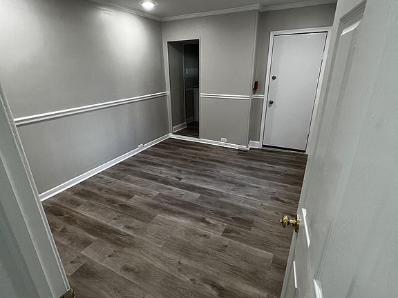 5th image of 312 S 16th St APT 1R