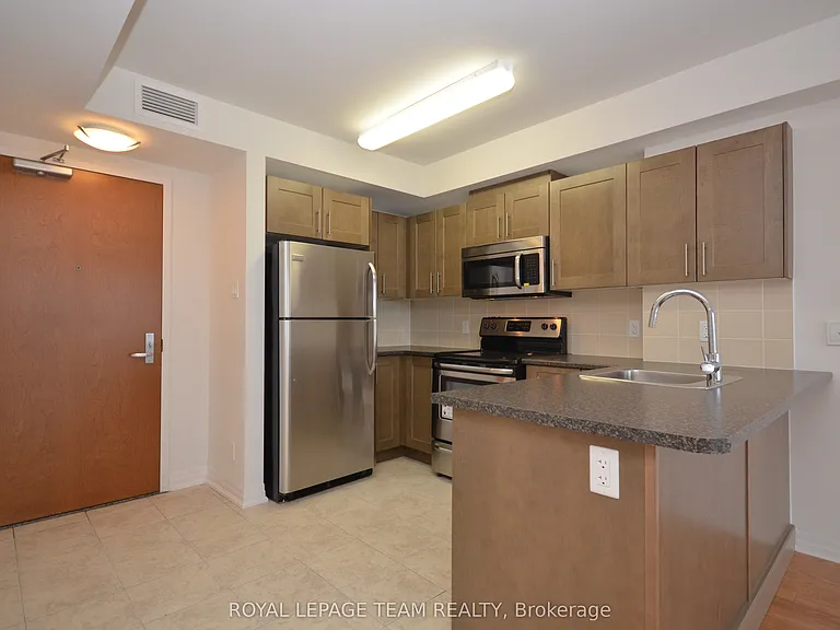 242 Rideau St #404 — Photo 18