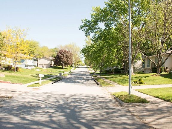 4th image of 6619 S 153rd St