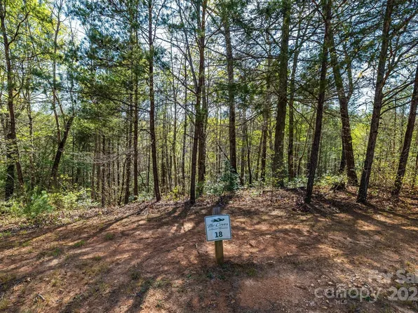 18 Walnut Ridge Dr, Lenoir, NC 28645