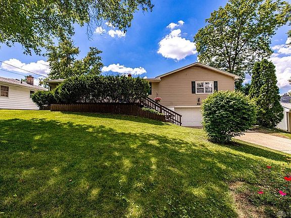 3rd image of 106 Forest Glen Dr