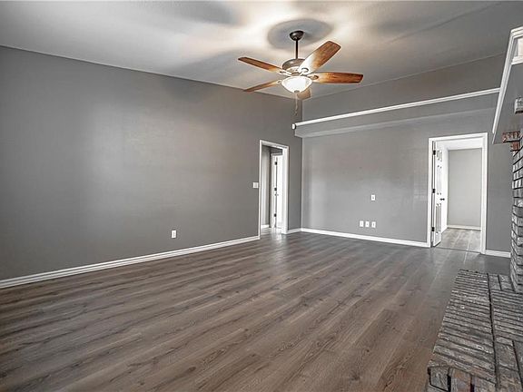 3rd image of 207 Winesap Ln