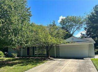 2743 Devon Hill Rd, Rocky River, OH 44116