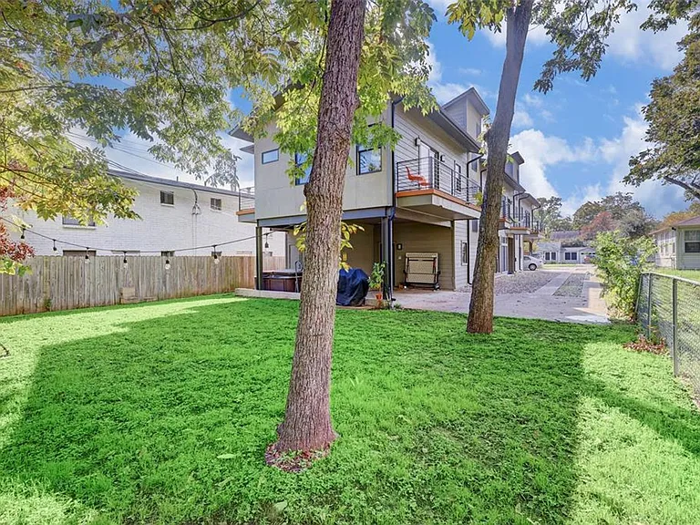 602 W North Loop Blvd — Photo 47