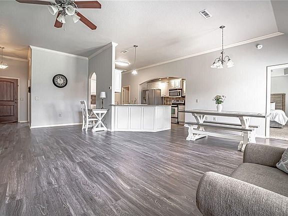 2nd image of 3101 Gumleaf Rd
