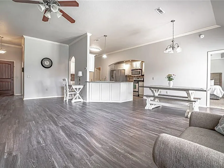 3101 SW Gumleaf Rd — Photo 2