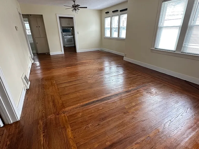 2302 N Clinton St — Photo 5