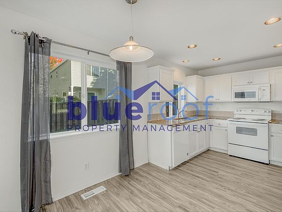 5th image of 2982 NE Lange Ct
