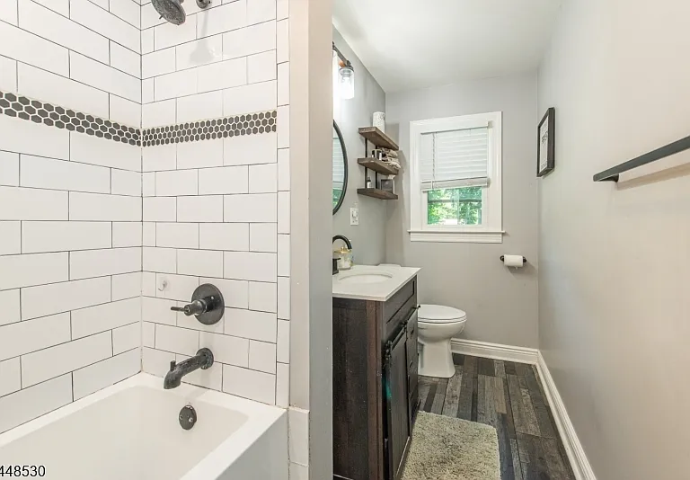 35 Erie Ave — Photo 15