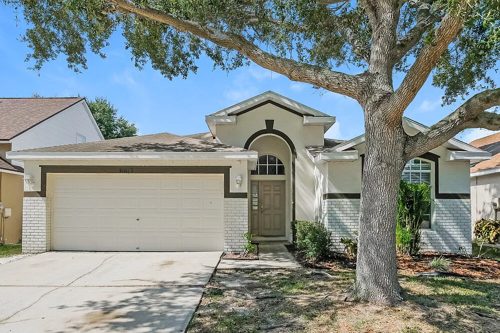 4 bed, 2.0 bath, 2034 sqft, $2,560 — Photo 1