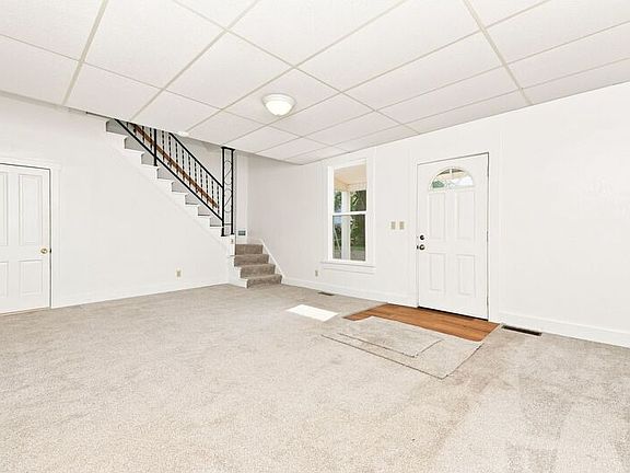 5th image of 121 Sara St